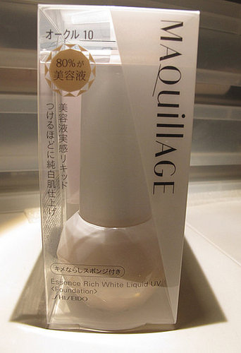 shiseido-maquillage-essence-rich-white-liquid-uv