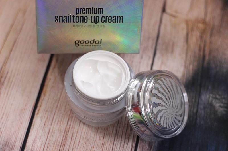 kem oc sen goodal premium snail tone up cream