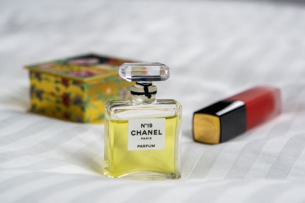 nuoc hoa nu chanel n19 review